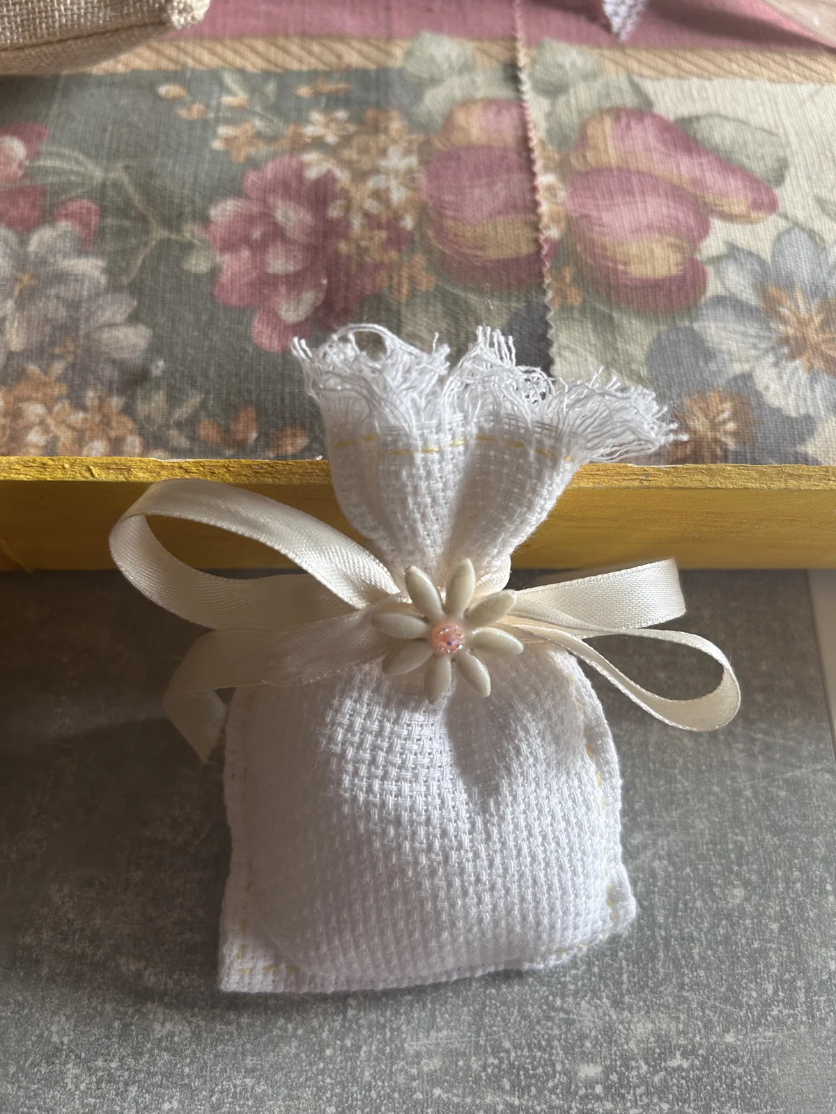 Sacchetto con fiore